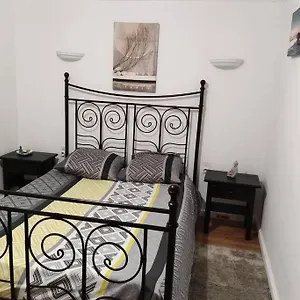 Appt En Bas De Villa, Petit Extérieur, 1 Place De Parking Appartement